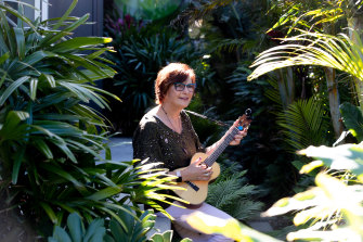 Kate Tae는 폐쇄 기간 동안 우쿨렐레를 먹었습니다. 