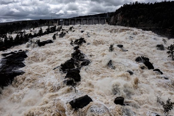 Wyangala Dam is releasing 230,000 megalitres of water per day. 