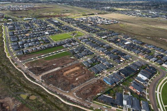 Under-serviced urban sprawl has caused an economic divide in Australian cities. 
