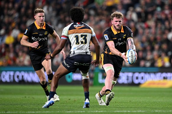 Warner Dearns of the Hurricanes charges forward.