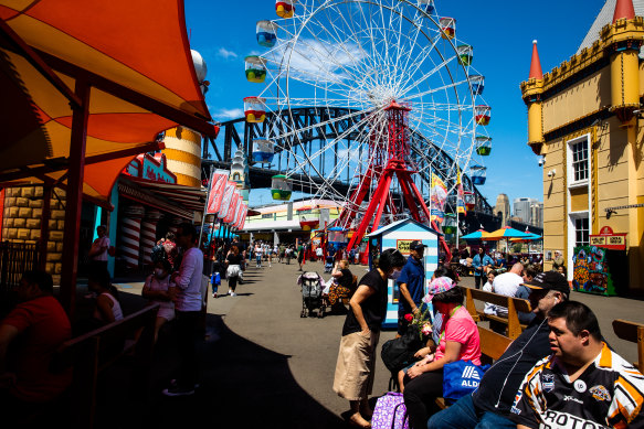 Luna Park - Figure 2