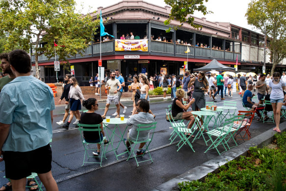 Crown Street comes alive when the sun comes out. 