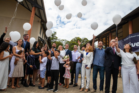 Scott Morrison and Dominic Perrottet help release balloons at The King’s School on Sunday. 