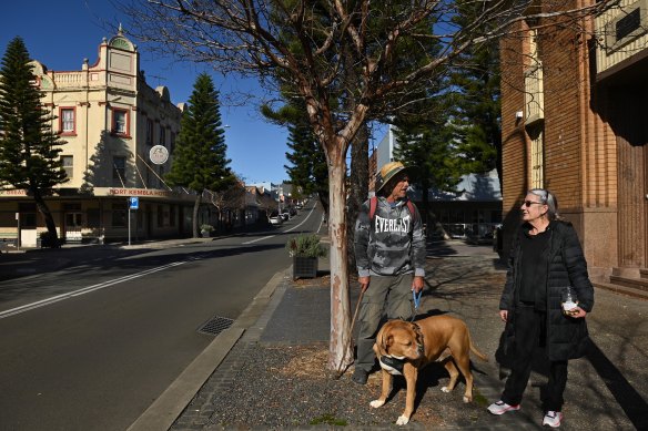 Eamonn Brunt, who is a climate change sceptic, talks with his friend and owner of the Port Kembla Laundrette Tracey Mackenzie.