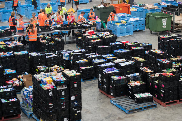 An inquiry has called for expanded school meals programs as food relief charities are inundated with calls for help.