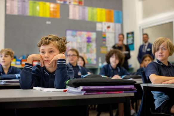 The gap between the top performing and worst electorates in NAPLAN grows.