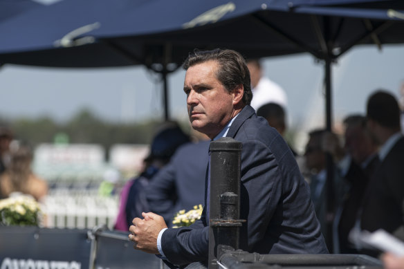 Widden Stud owner Antony Thompson says Racing Australia must be overhauled or replaced by a new body that can provide effective national leadership.