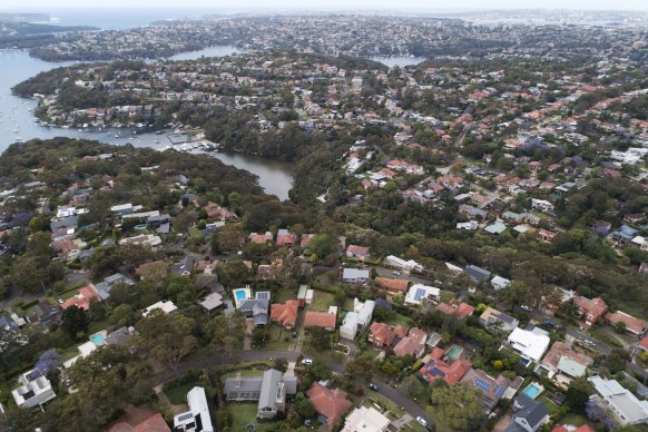 An aerial shot of the planned streets of Castlecrag.