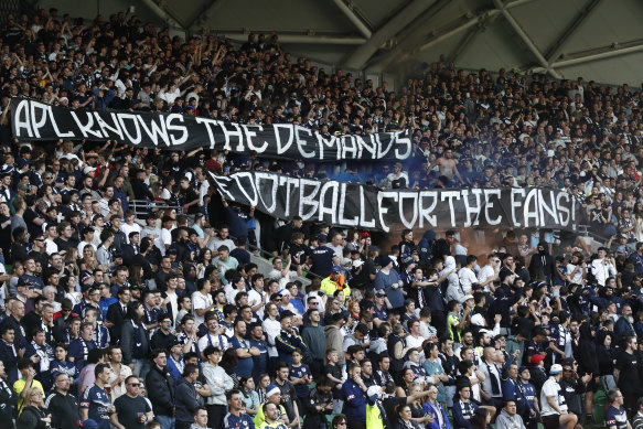 Fans show their disappointment with the APL’s decision.