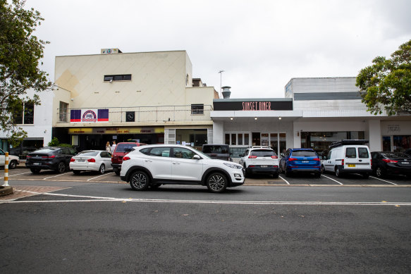 Old Barrenjoey Road at Avalon has a 50km/h speed limit.