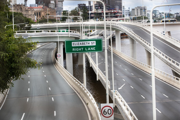 The Riverside Expressway will be closed for an entire weekend while a section of bridge is manoeuvred into place. 