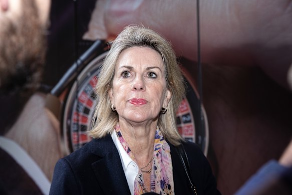 Opposition health spokeswoman Georgie Crozier said Groth had to explain himself.