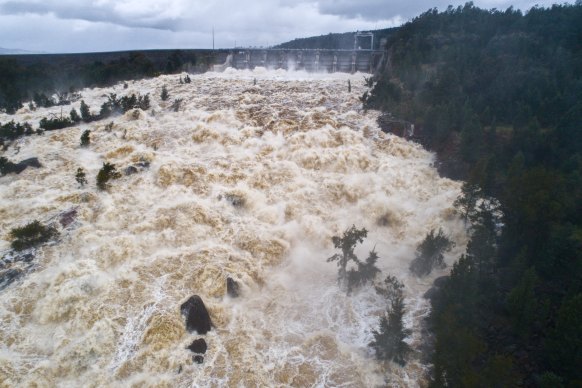 Wyangala Dam is currently releasing 230,000 megalitres of water a day after severe storms caused flash flooding on the Lachlan River.