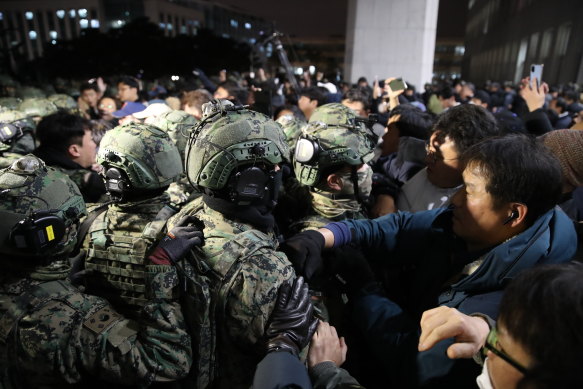South Korean soldiers trying to get into the National Assembly.