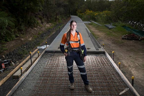 Carpentry apprentice Beth Langford
says earning while learning “weighs on the good side”.