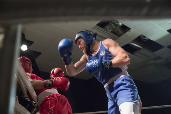 David Williams has opponent Cristian Alejandro Maplica Caledon on the ropes.