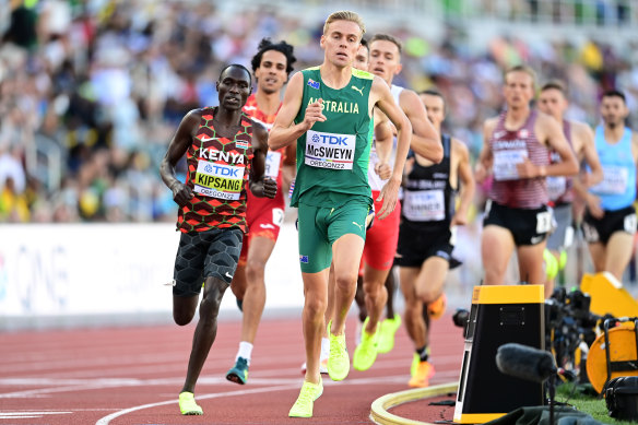 Stewart McSweyn in the semi-final of the 1500m at the World Athletics Championships in Eugene, Oregon, in July.