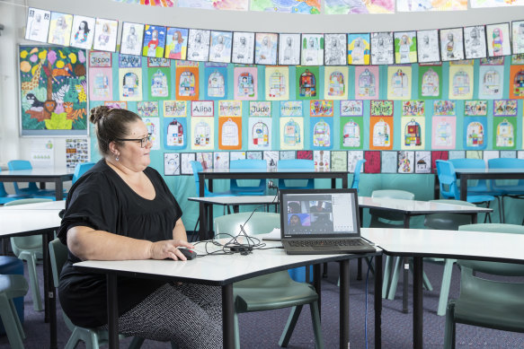 Lindfield East Public school classroom with teacher Deanna Sonter remote teaching with zoom.