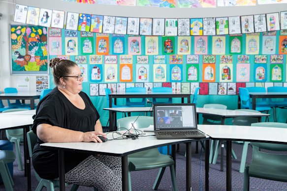 Lindfield East Public school classroom with teacher Deanna Sonter remote teaching with zoom.