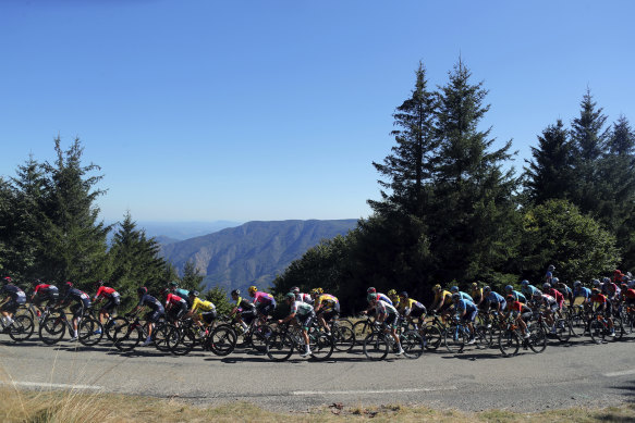 The Tour de France peloton, with race leader Adam Yates in yellow in the centre.