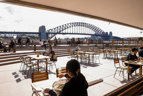 Labor is pushing for immediate changes to planning rules to make it easier for businesses to allow outdoor dining and performances.