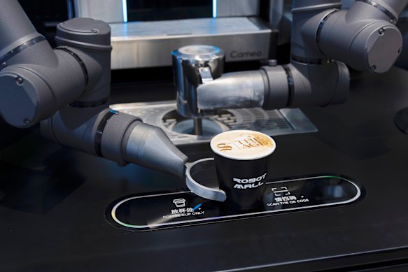 Prepare-se para desembolsar 359.000 yuans (US$ 73.500) pelo Xbox Coffee Robot, que vem com uma função latte art.