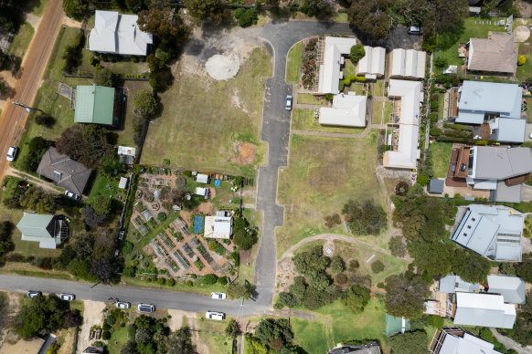 An existing community garden and social housing units will remain on the Aireys Inlet site. 