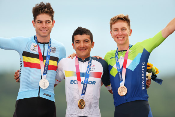 Silver medalist Wout van Aert of Belgium, left, gold medalist Richard Carapaz of Ecuador, centre, and bronze medalist Tadej Pogacar of Slovenia, pose on the podium. 