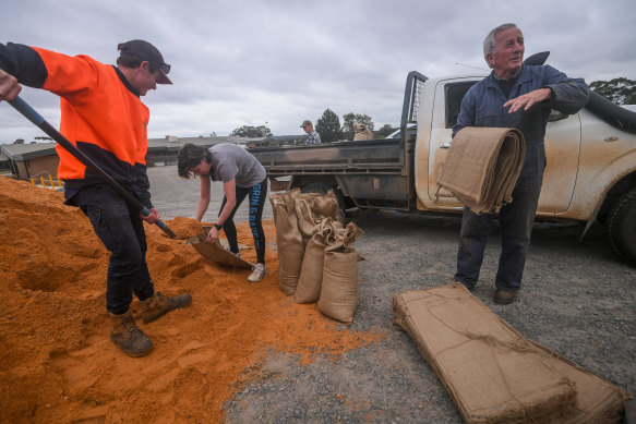 Residents of St Arnaud, Victoria fill sandbags to prepare for the threat of flooding in the coming days.