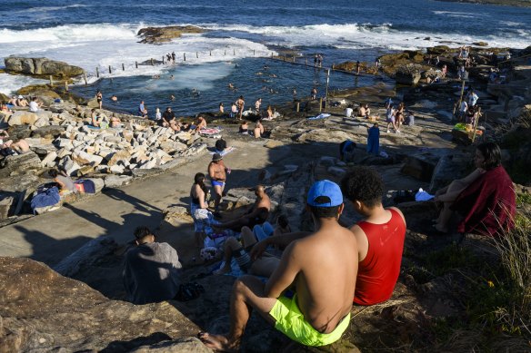 People flock to Maroubra as the temperature hits 28 degrees.