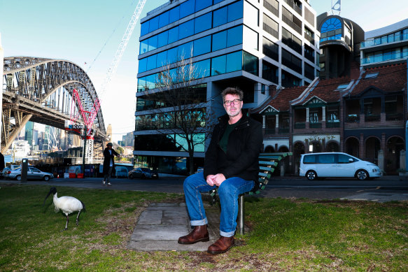 Dr Ian Hoskins, historian for North Sydney, says as many as 500 houses and business were demolished to make way for the bridge and the new rail connection.