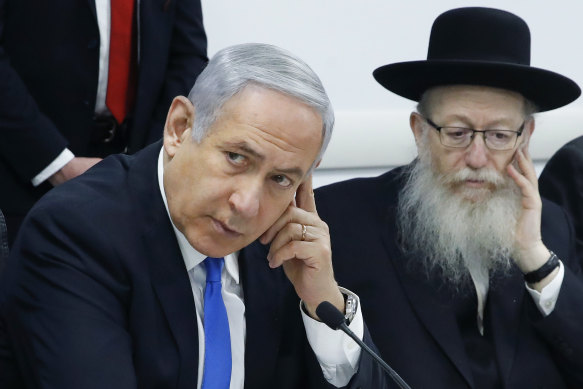 Israeli Prime Minister Benjamin Netanyahu (left) and then-health minister Rabbi Yaakov Litzman at a February 2020 meeting in Tel Aviv on the COVID-19 crisis.