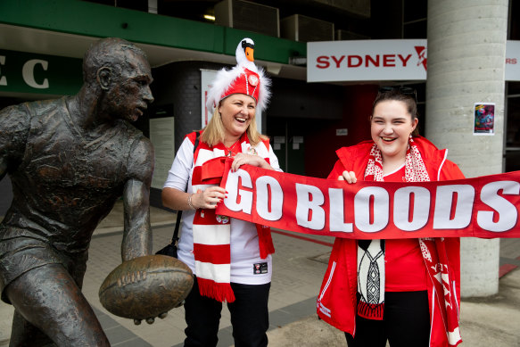 Swans fan Sarah Bears with her daughter, Aislinn, at the SCG on Thursday.