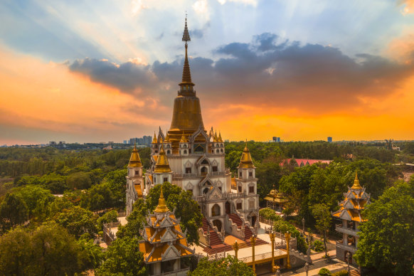  Buu Long Pagoda in Ho Chi Minh City.