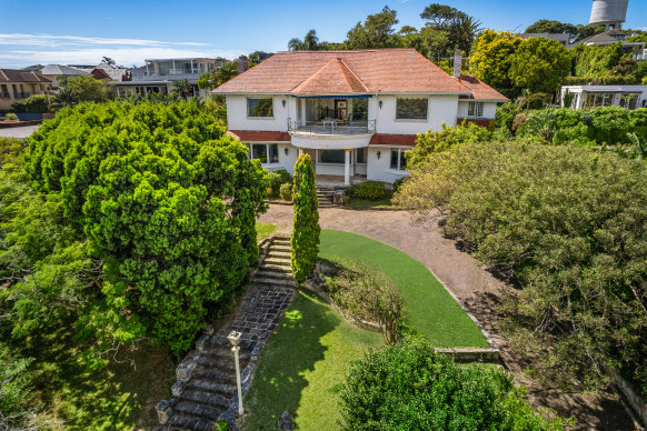 Werribee is located in a double block of 3330 square meters in Vaucluse.