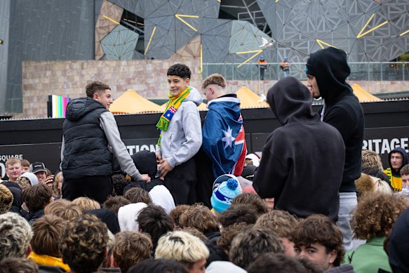 The fans started to get impatient before the noon match.