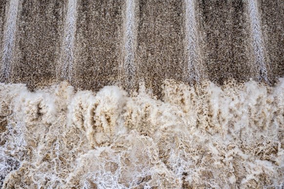 Forbes residents are preparing to evacuate as floodwaters race downstream. 