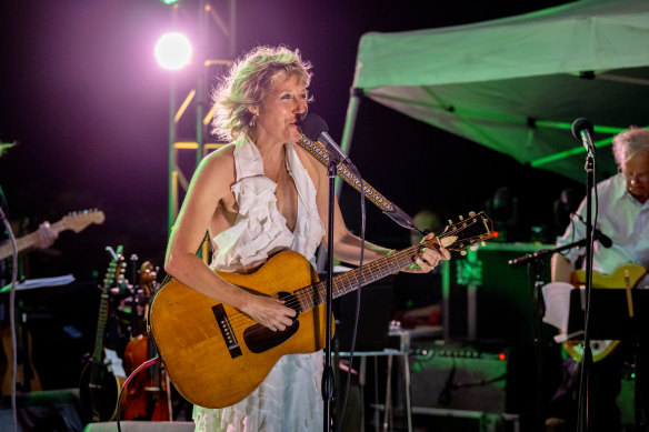 Singer Martha Wainwright performs at her brother Rufus Wainwright’s 50th birthday in 2023.