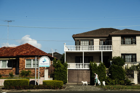 As many as one in five borrowers could be unable to refinance their home loan if the cash rate lifts to 4.6 per cent, RBA modelling suggests. 