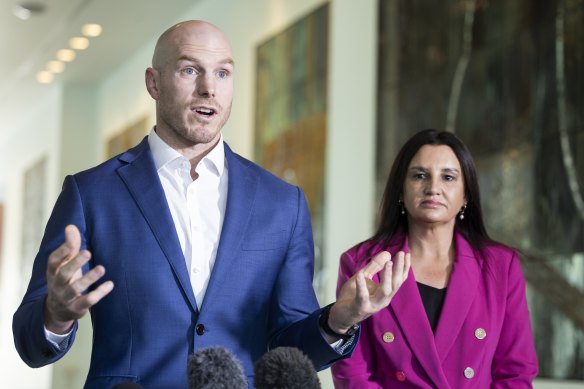 Senators David Pocock and Jacqui Lambie.