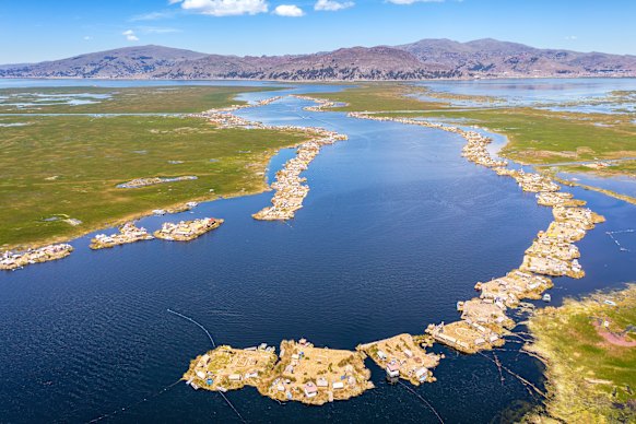 There are 91 islands on Lake Titicaca.