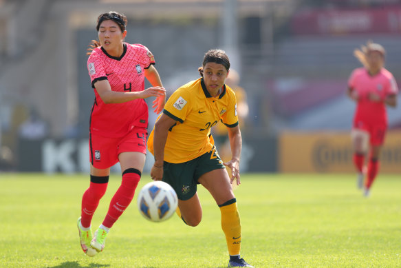 Sam Kerr, right, and Shim Seo-yeon in action. 