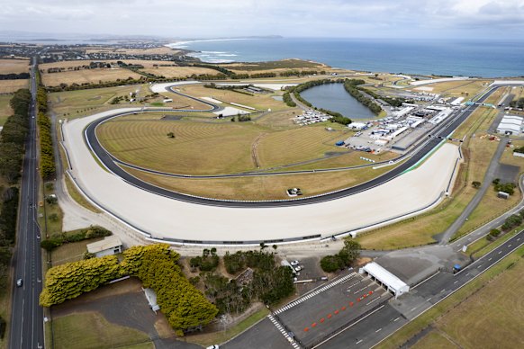 Una vista aérea de la pista de carreras en Phillip Island. 