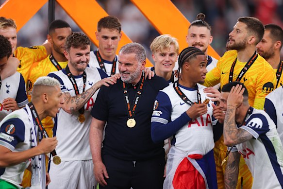 Postecoglou with his victorious Tottenham players.