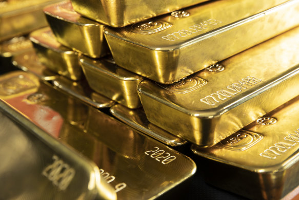 Bahkan harga emas, yang pernah dianggap sebagai lindung nilai besar terhadap inflasi, telah anjlok tahun ini.