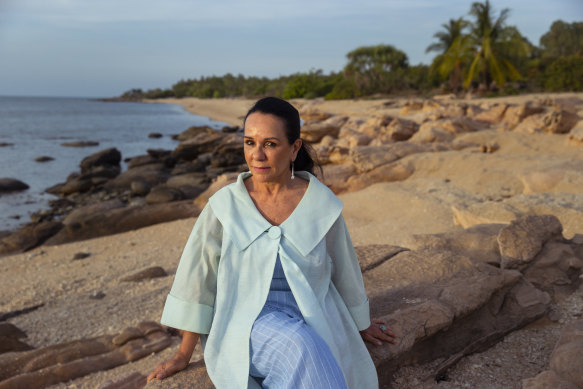 Linda Burney takes a moment of reflection on Groote Eylandt. 