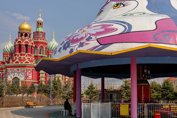 Few tourists were spotted at the Russian themed amusement park in Manzhouli. 