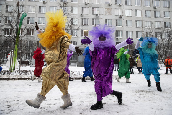 Artists dressed in Christmas costumes perform in the yard of a children's hospital to greet children to mark the upcoming New Year celebrations in Moscow. 