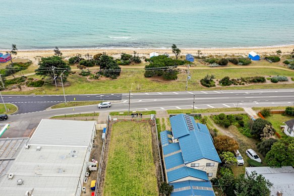 The location of the fast-food outlet will be less than 100 metres from the water of Port Phillip Bay.