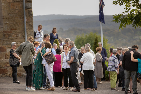 The community of Daylesford holds a memorial service for the 5 people who died in the tragic car crash on Sunday evening.
